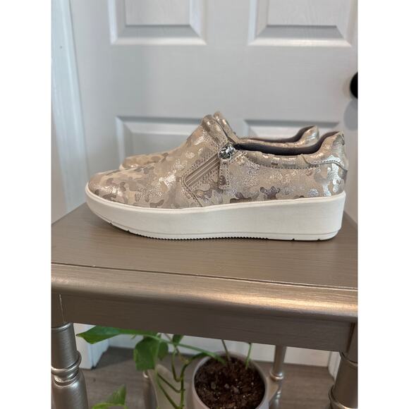 Clarks Women's Layton Step Sneakers Ivory Camo Size 8.5M - Picture 3 of 9
